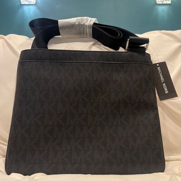 Michael Kors Jet Set Men’s Unisex Black Signature Crossbody Medium Bag NWT - Picture 1 of 8